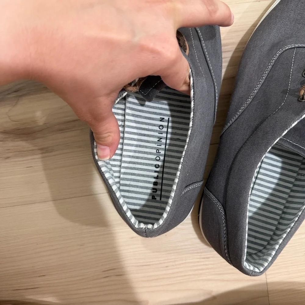 Public opinion men’s gray canvas shoes